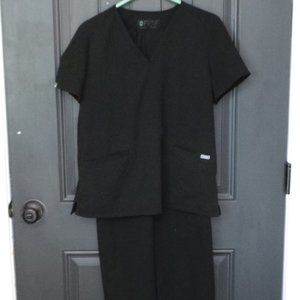 FIGS scrubs set - black